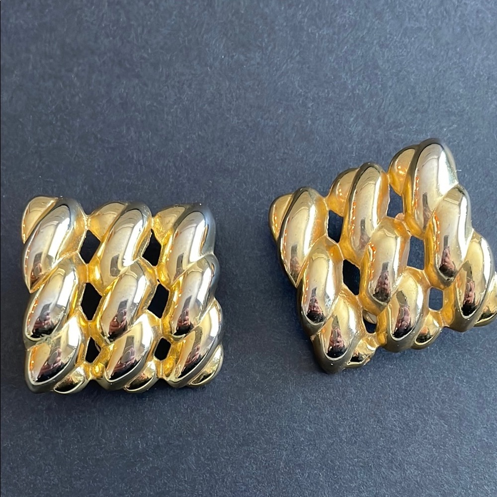 Gold Tone Chain Link Chunky Clip On Earrings